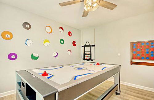 HoneyHomes Hackler Golf Course Home with Amenities - Photo 9