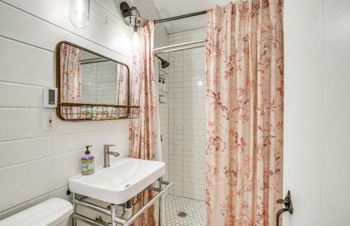 Serene Holmes Cottage Near Lakes and Trails! - Foto 11