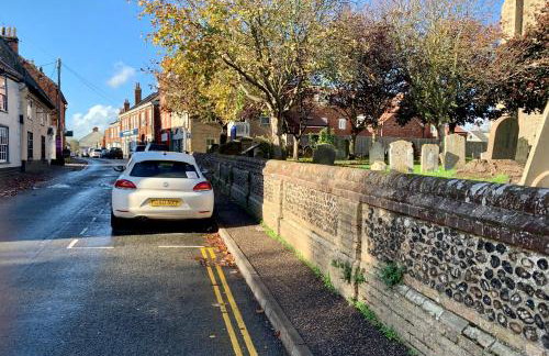 Smart & Comfortable 3-bedroom Victorian house - Photo 27