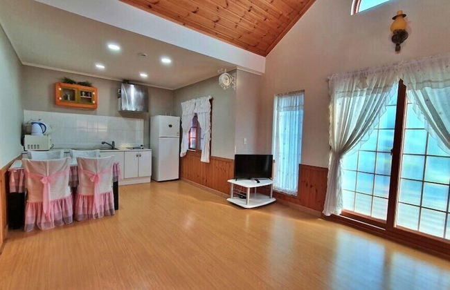 Castel on the hill pension - Photo 18