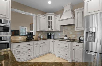 Sleeps 22, Lakefront w/ Private Dock & Pool, 2 Houses Lake Living by Avantstay - Foto 136