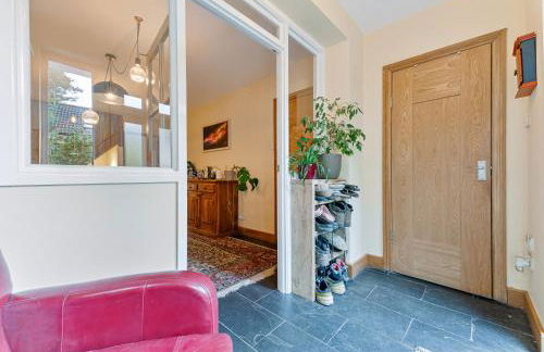 Whimsical Countryside Escape with Sprawling Garden - Foto 27