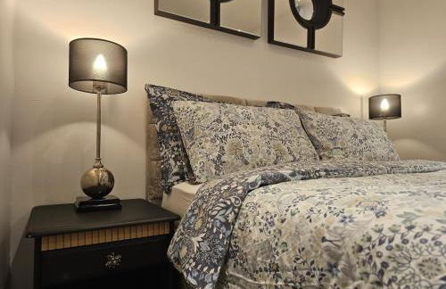 StayZen Apartments - Free Parking & Private Garden Ground Floor Central Woking - Business & Leisure - Photo 2