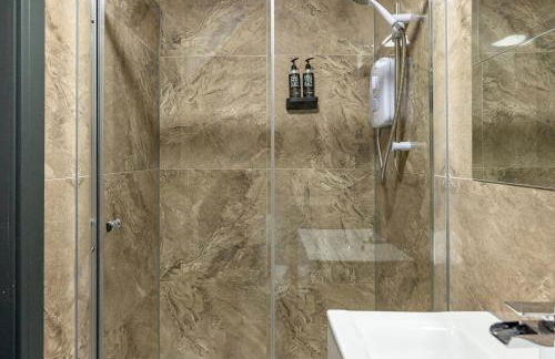 ROOMS NEAR ME - Entire place, kitchen & washroom with amenities, smart tv, fast Wifi, parking nearby - Foto 34