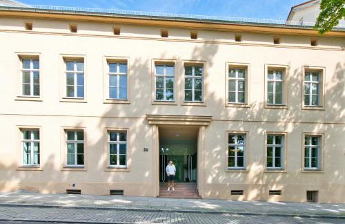 Halle Suites by FullHouse - free parking & WiFi - Foto 22