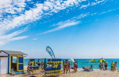 NEW! Modern apartment right on the beach! - Foto 48