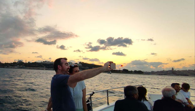 Bosphorus Sunset Luxury Yacht Cruise - Foto 2