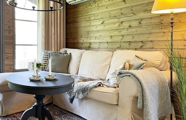 Charming Lakeside Cottage Getaway - Photo 6