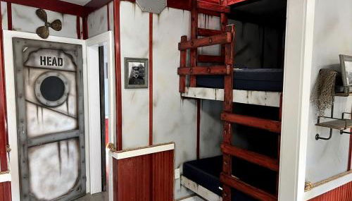 Experiment a Real Glamping Exterience at this Picturesque Boat in Bayfield, Wisconsin - Foto 5