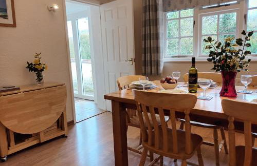Rural Farm Stay with 6 cottages, 4 miles to Barnstaple, Pet friendly, Daily animal experiences, Outdoor heated pool, Games barn, Free fast WiFi, Free parking - Foto 50
