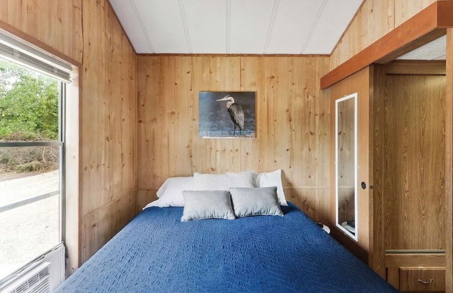 Cabin 9 ~ Toronto Lake: Fishing, Swimming & More! 1 Bedroom Cabin by RedAwning - Photo 4