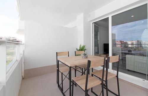 Global Properties, Apartamento con terraza y vistas a la piscina en Gran Canet - Photo 12