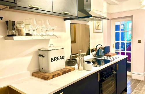 Bay escape beach apartment steps from the sea - Foto 10