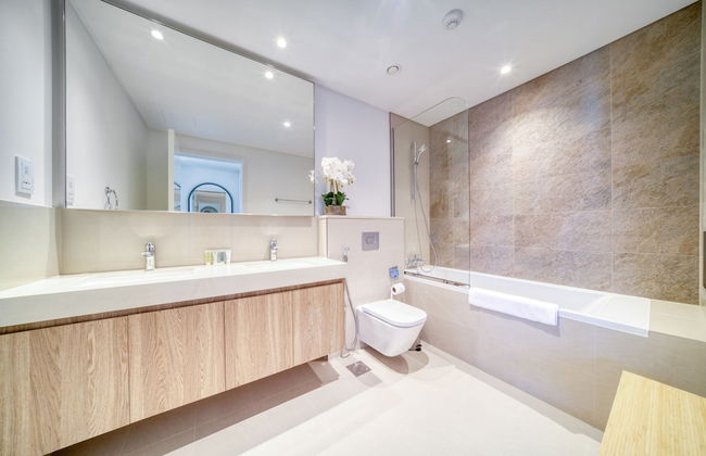 Classy Downtown 2BR w City View Balcony - Photo 39