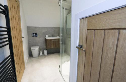 Black Barn Skye - Contemporary 3 bed / 4 bath home - Photo 11