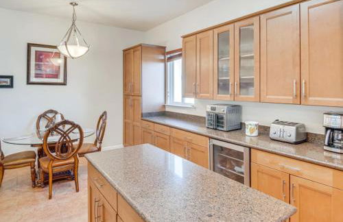 3BR Mountain Retreat with 2 Executive Suites & Scenic Views Sleeps 6 - Photo 7