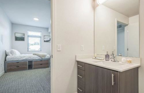 Chic and Modern Getaway with Gym 5 Min to Downtown - Foto 7