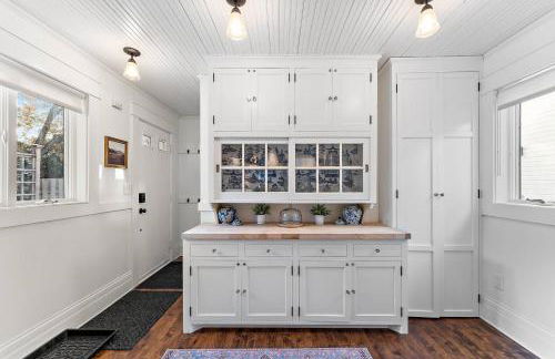 "Broadway Hideaway" by Roxy Rentals - Foto 49