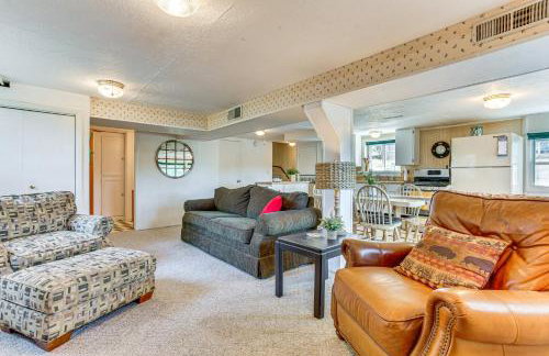 Lakefront Home with Patio in Havana! - Photo 9