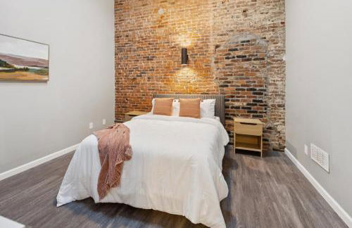 Rustic-Industrial Loft with Courthouse Views apts - Photo 20