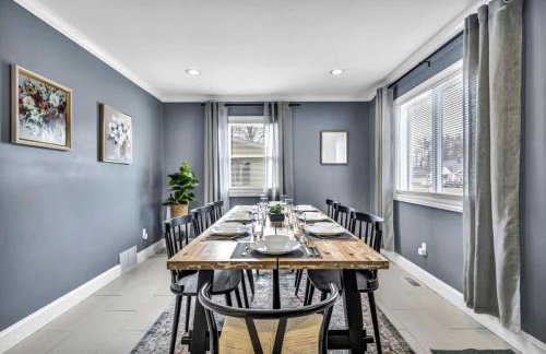 Swim and Relax In our Pool and Hot Tub and Recently Renovated - Photo 32