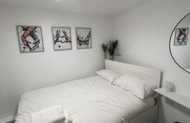 Stunning 2 bed apartment located on high street, 5 minutes from New Cross station, free parking, 1 minute from famous 5 star Lit shisha bar and restaurant - Foto 6