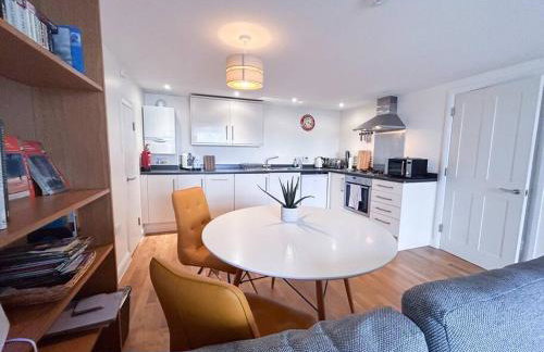 Waterside apartment, central Falmouth, Vi-spring king bed, gated parking - Foto 8