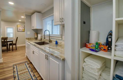 Walk to Beach Hampton Home with Grill! - Foto 8