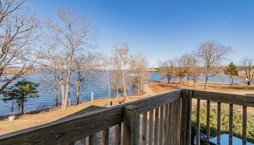 Lake Front King Suite: Full Kitchen-Lakefront Deck- Shared Hot Tub - Foto 4