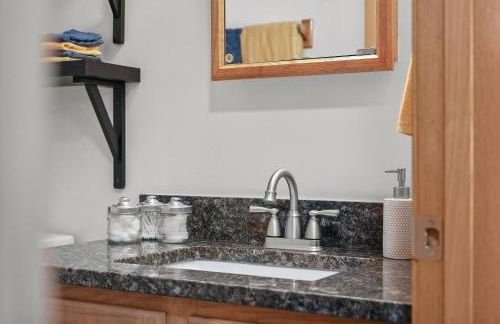 Sauna, Game Room, and Beach Front on Houghton Lake - Foto 19