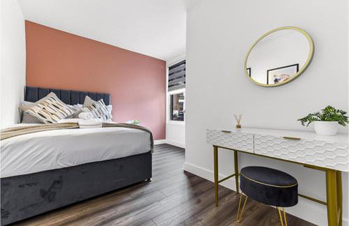Stylish and Family Friendly 3 Bedroom Apartment - Photo 13