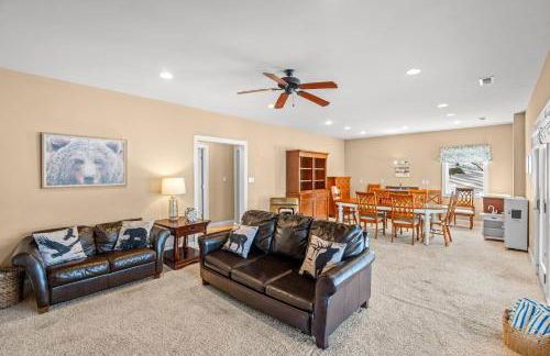 Spacious Family Retreat-Hot tub & Game Room - Foto 27