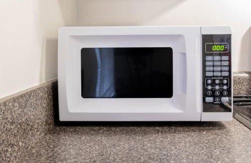 Wrap-Around Porch Uptown Stay-Pets Welcome! - Foto 16