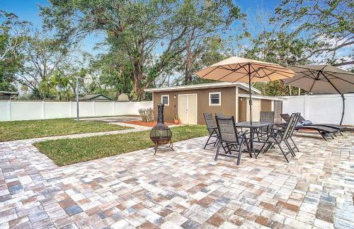 Poolside Paradise with Basketball Court - Foto 9