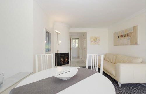 Marbella, Costabella - Beachfront Villa with Heated Pool - Photo 55