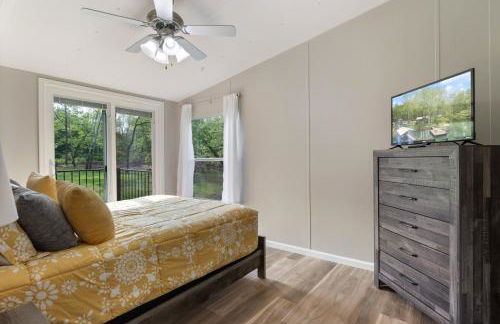 New! 2 Homes-Firepit, Hot Tub, Huge Yard and Dock - Foto 24