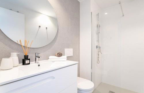 Sea view, Pool, AC, Parking space - Photo 11