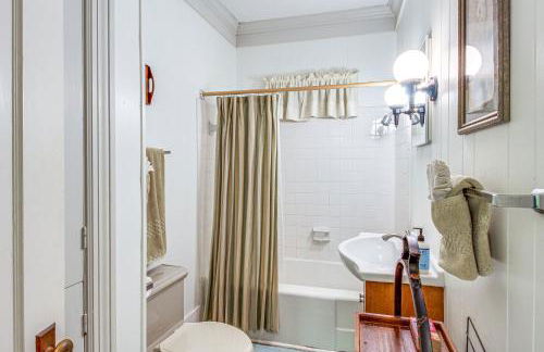 Central and Ornate Sewanee Home with Screened-In Porch - Foto 19