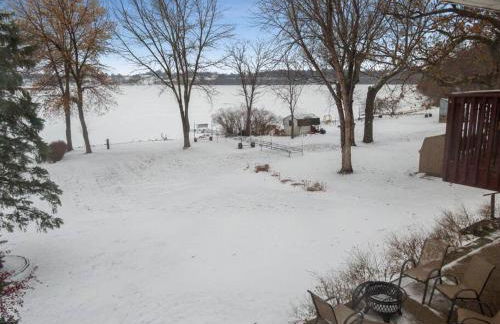 Lake Cabin; Renovated, Flat Lot, Dock, Sandy Beach, Many Games and Lake Toys! - Foto 44