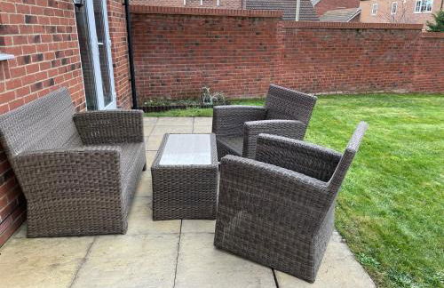 Stunning Large Detached Gloucester, 4 beds, 3 bedroom, 2 bathroom property, Nr Chelt, The Docks and Quays sleeps 6 - Photo 17