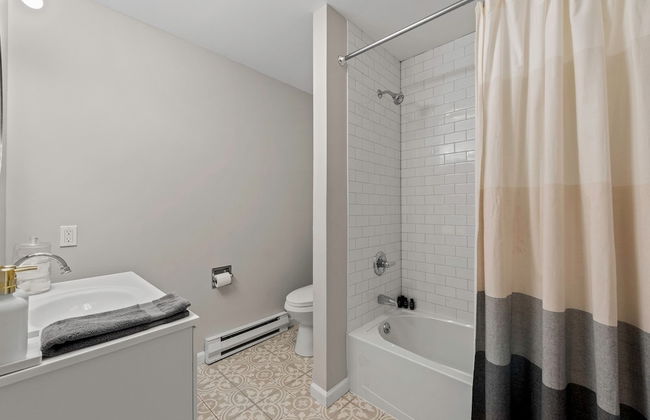 The Evergreen Escape by Avantstay Modern Cabin w Volleyball Court Hot Tub - Foto 46