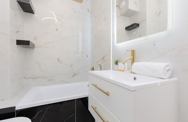 Glamour Studio by Renters Prestige - Photo 22