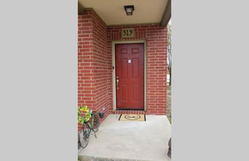 Old Fort Loft King & Queen suites nearest accomodation to Marshals Museum power your EV for free! - Foto 18