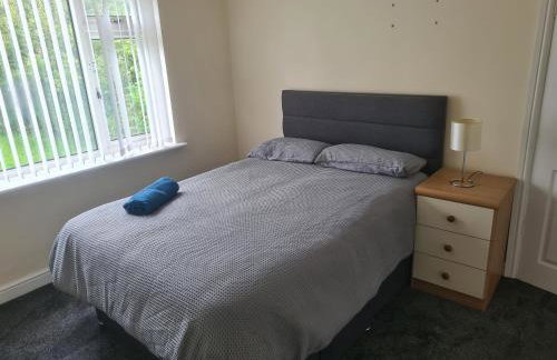 L & J Escapes - 8 Bedrooms suitable for Contractors and Families- Private parking available for 6 vehicles - Foto 7