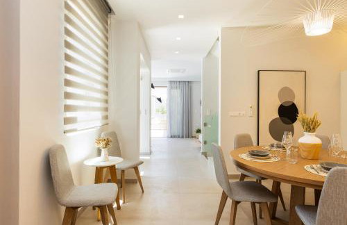 Vasilios Villa, with Pool, Gym & Close to Beach, By ThinkVilla - Foto 50