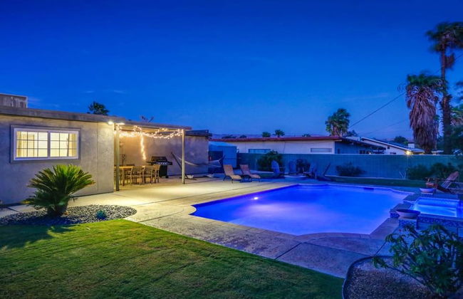 Relax at the 3BR Tranquil Oasis in Palm Springs - Foto 1