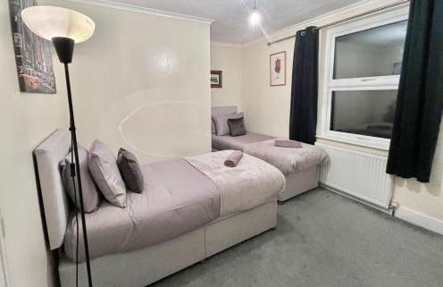 Homely Haven in Canterbury Central Area with Parking - Foto 4