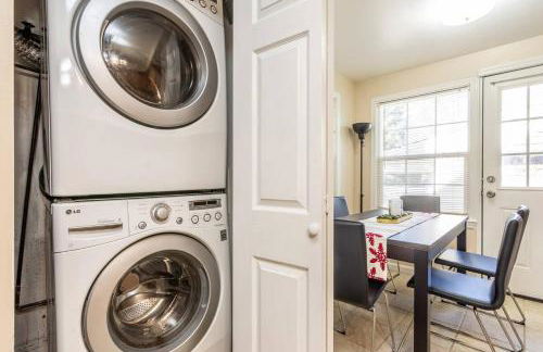 Cozy House 10min to Monuments and DC by CozySuites - Foto 18