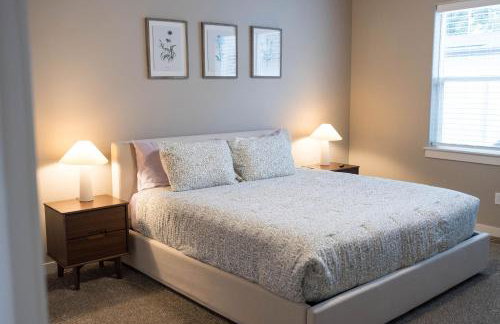 North End blue -Hot Tub - Fire Pit - Downtown -4BR - Photo 62