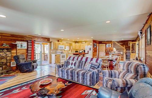 Rustic Cabin with Decks and Hot Tub in Garden Valley! - Foto 3